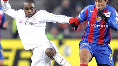 Sport kompakt: Edson Braafheid (links) spielte gegen Basel in der zweiten Hälfte in der "B-Elf".