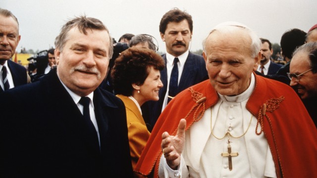 Lech Wałęsa wird 80: Von 1990 bis 1995 war Wałęsa Staatspräsident Polens. Hier beim Besuch des damaligen aus Polen stammenden Papstes Johannes Paul II.
