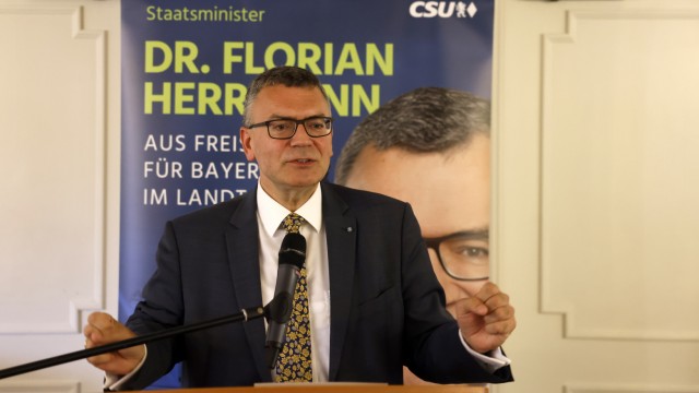 Landtagswahl 2023: Er hat alles im Griff: Florian Herrmann ist von Ministerpräsident Markus Söder in Sachen Startbahn für zuständig erklärt worden.