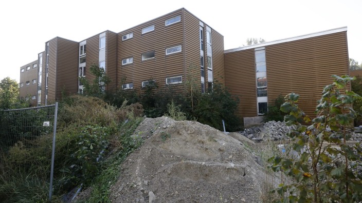 Unterbringung von Geflüchteten: Im leer stehenden Studentenwohnheim an der Giggenhauser Straße sollen im kommenden Jahr Geflüchtete unterkommen.