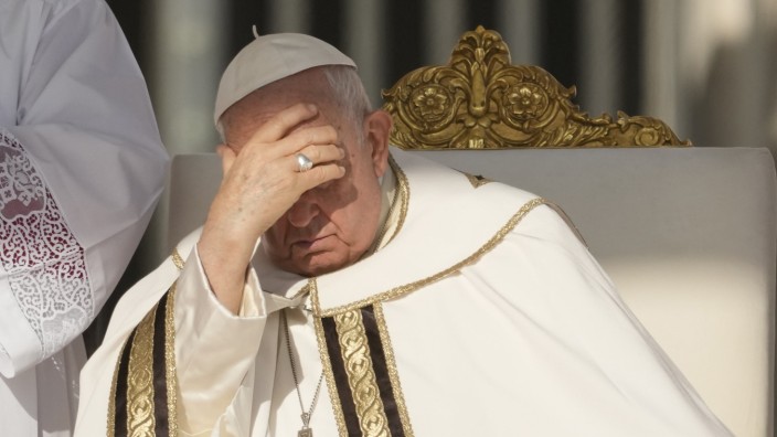 Weltsynode im Vatikan: Eindringliche Mahnung: Papst Franziskus bei der Messe zur Eröffnung der Weltsynode auf dem Petersplatz.