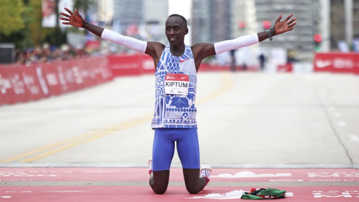 Weltrekord im Marathon: Champion in Chicago: Kelvin Kiptum ist der neue Weltrekordhalter im Marathonlauf.