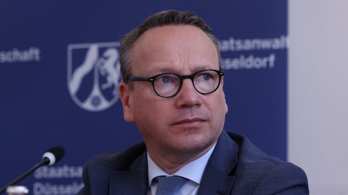 Steuerbetrug: Benjamin Limbach, Justizminister von NRW, hat seine Pläne zur Aufspaltung der Kölner Staatsanwaltschaft aufgegeben.