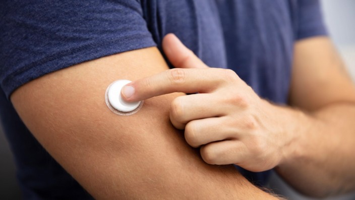 Medizin: Ein Glukose-Sensor misst kontinuierlich den Blutzuckerspiegel.