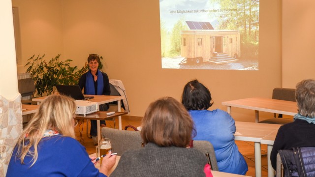 Wohnen im Alter: Beim Info-Abend des Grünen-Ortsverbands berichtete Innenarchitektin Susanne Moog über altersgerechte Wohnmodelle.