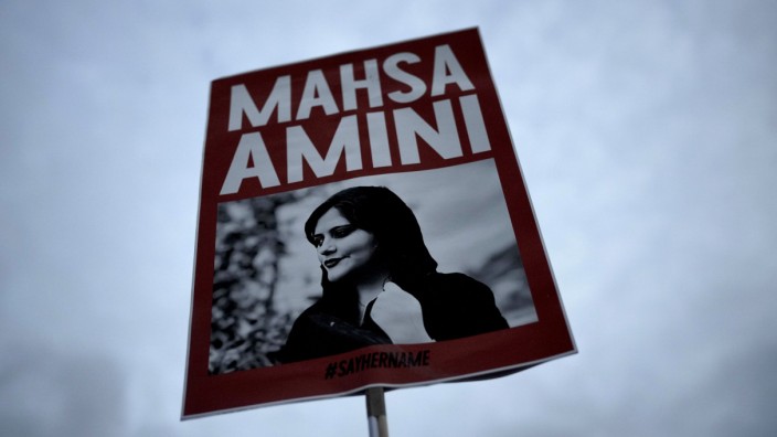Auszeichnung des EU-Parlaments: Unter dem Motto "Frau, Leben, Freiheit" protestieren Menschen in Iran gegen Frauen diskriminierende Gesetze. Der Tod der damals 22-jährigen Mahsa Amini hatte die Protestbewegung ausgelöst.