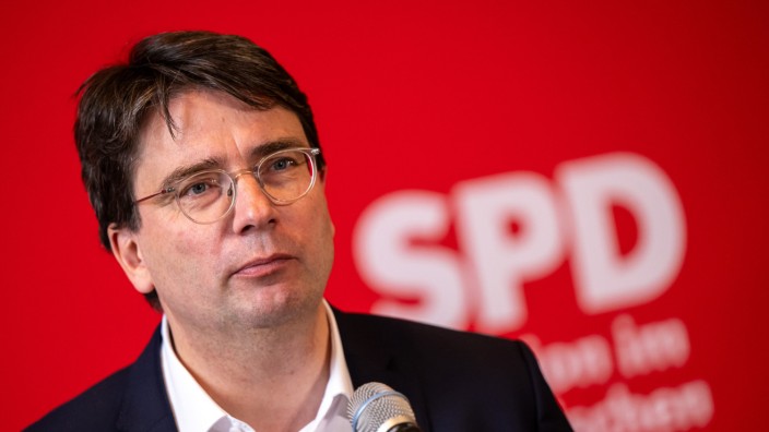 Weitere Leserbriefe: Trotz Wahlniederlage wiedergewählt als Fraktionsvorsitzender der bayerischen SPD-Landtagsfraktion: Florian von Brunn.