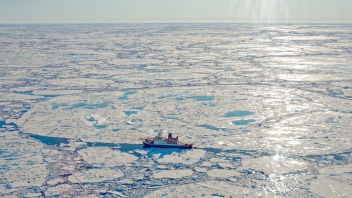 Forschungsschiff "Polarstern" 2020 am Nordpol