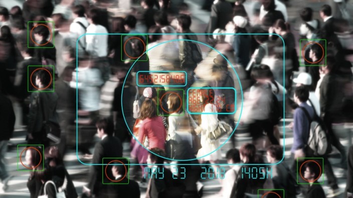 Technologie: Umstrittene Technologie: Mit Unterstützung von KI können Personen mit Überwachungskameras durch eine Stadt verfolgt werden.