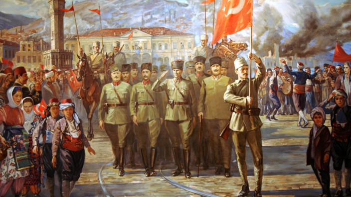 100 Jahre Türkische Republik: "Die türkische Armee zieht in Izmir ein": Das Gemälde heroisiert den Sieg der Türkei und die Gründung der Republik.