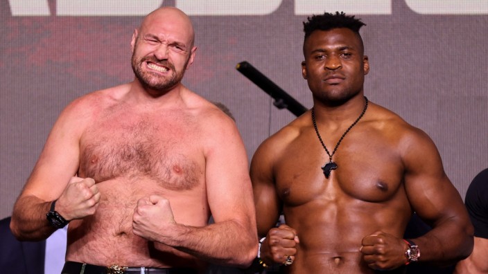 Fury gegen Ngannou: Tyson Fury (links) ist Boxer, Francis Ngannou Mixed-Martial-Arts-Kämpfer. Eigentlich eine andere Sportart - trotzdem versucht sich der Kameruner im Ring gegen den Weltmeister.