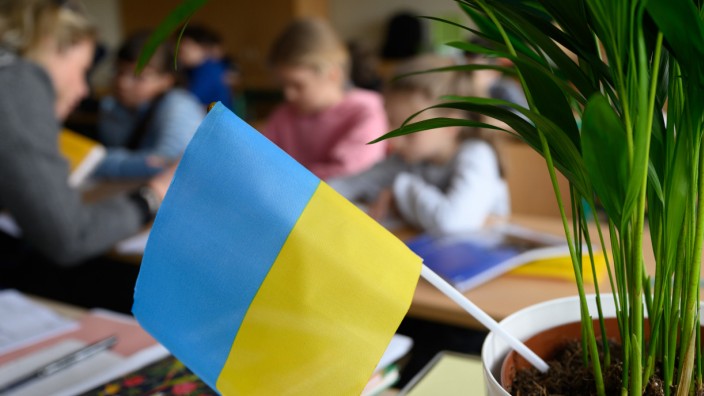 Schüler aus der Ukraine: Der Lehrermangel und die vielen zusätzlichen Schüler stellen Schulen vor große Herausforderungen.