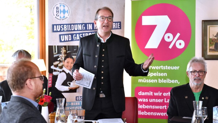 Gastronomie: Der CSU-Bundestagsabgeordnete Alexander Dobrindt will sich in Berlin für eine Beibehaltung der aktuellen Mehrwertsteuerregelung auf Speisen einsetzen.
