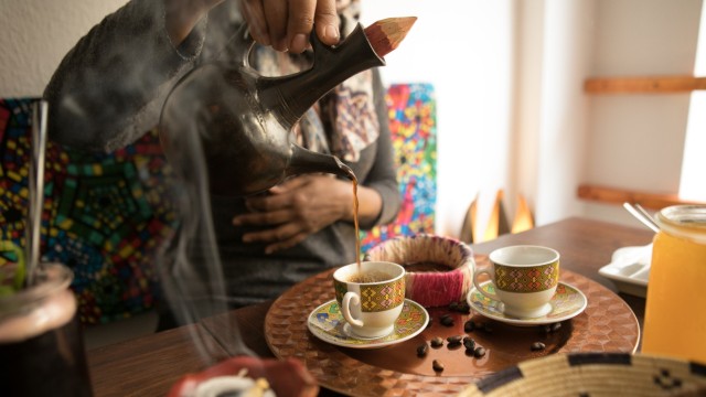 Tillu-Coffee: Kaffee feiern: Die Zeremonie ist ein Erlebnis für alle Sinne.
