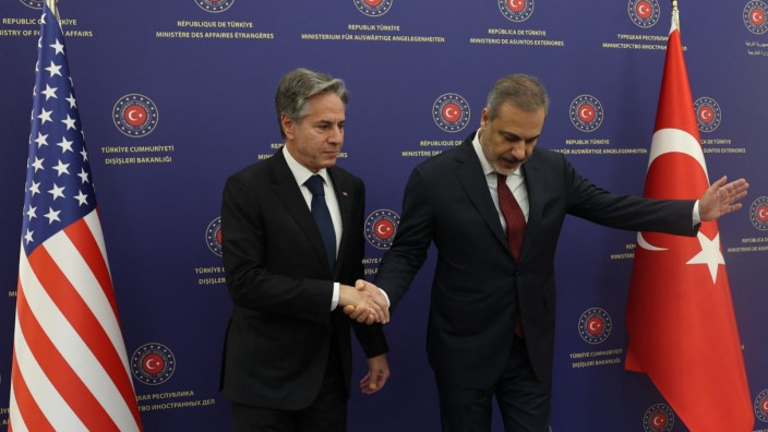 Türkei: "Ein neuer Konflikt zwischen Halbmond und Kreuzrittern"? Der türkische Außenminister Hakan Fidan (rechts) am Montag mit seinem amerikanischen Kollegen Antony Blinken.