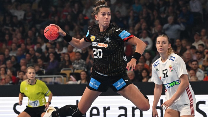 Handball: Gut in Form: Emily Bölk traf beim Sieg gegen Ungarn sechsmal.