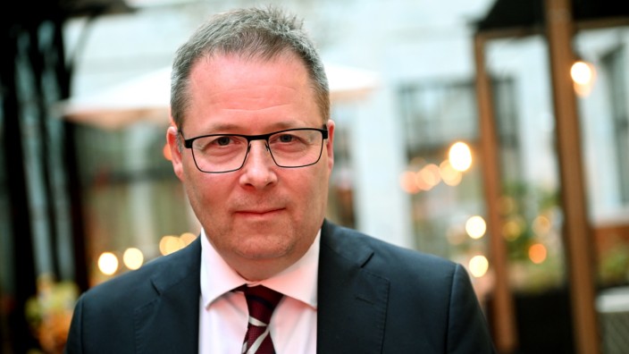 Norwegen: Seit April 2022 Norwegens Verteidigungsminister: Bjørn Arild Gram von der Zentrumspartei.