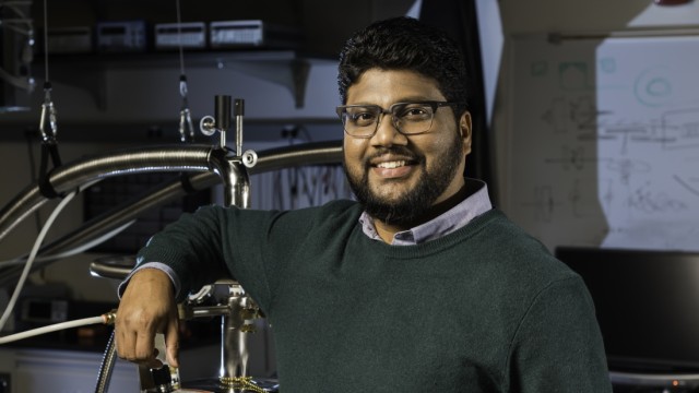 Technik: Physiker Ranga Dias im Januar 2023 auf einem Pressefoto der University of Rochester.