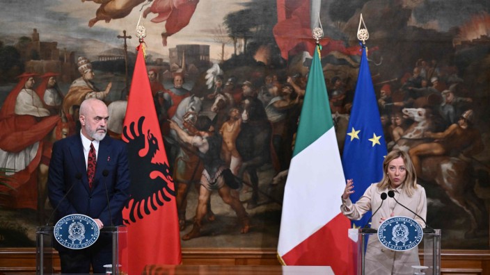 Italien: Italiens Ministerpräsidentin Giorgia Meloni und ihr albanischer Amtskollege Edi Rama geben am Montag in Rom ihre migrationspolitische Kooperation bekannt.