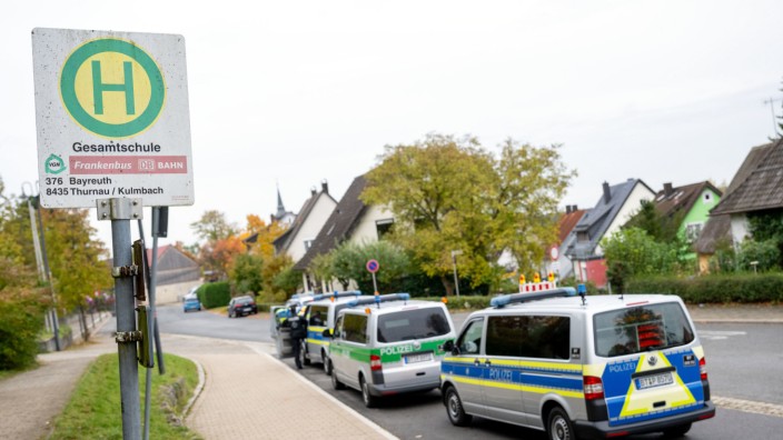 Innere Sicherheit: Eine Gesamtschule in Hollfeld in Oberfranken war auch Ziel einer Mail, in der mit einer Bombe gedroht wurde.
