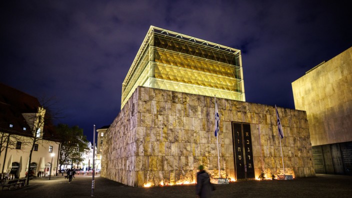 Landespolitik: Die Münchner Hauptsynagoge Ohel Jakob. Sie wurde am 9. November 2006 eingeweiht und liegt auf dem Sankt-Jakobs-Platz als Teil des Ensembles mit dem Jüdischen Museum und dem Jüdischen Gemeindezentrum.
