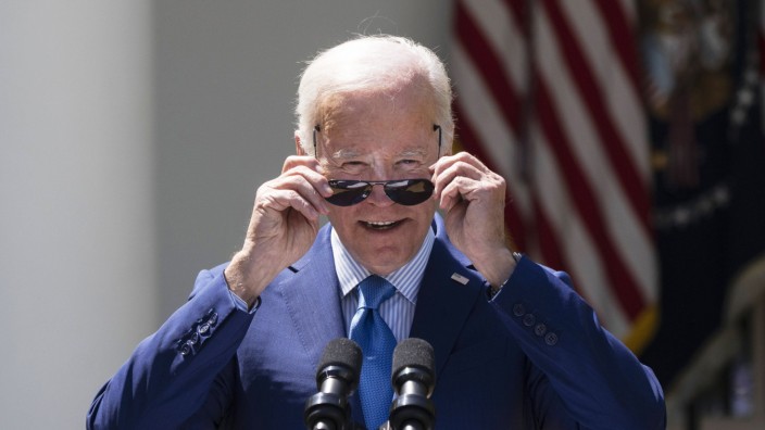 Demokraten: "We love you, Joe!", rufen manche bei Bidens öffentlichen Auftritten. Doch Amerikas Liebe zu ihm scheint begrenzt zu sein.