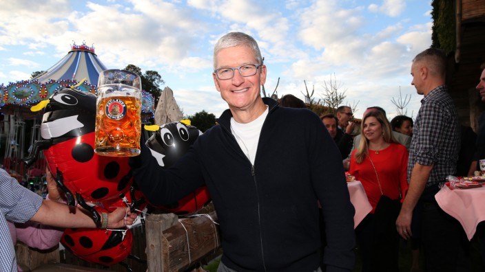 Standort Deutschland: Apple-Chef Tim Cook mag München, besonders gerne geht er zum Oktoberfest.
