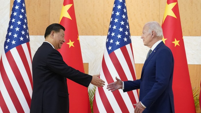 Treffen zwischen Biden und Xi: Beim G-20-Gipfel auf Bali haben sich Biden (rechts) und Xi zuletzt getroffen. Danach trübte ein chinesischer Spionageballon die Beziehungen wieder.