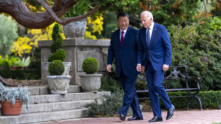 USA und China: Xi und Biden: Vertraute Zweisamkeit im Garten in Kalifornien.