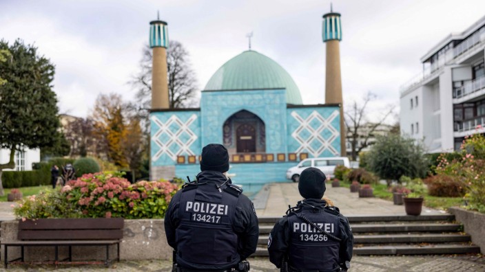Razzia gegen Islamisten: Die Blaue Moschee in Hamburg ist bekannt für ihre schöne Architektur - und die islamistischen Umtriebe ihrer Besucher und Geldgeber.
