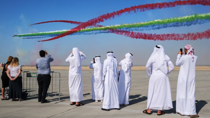 Luftfahrt: Piloten von Emirates zeigen in Dubai ihr Können.
