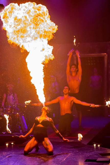 Feuershow-Platz und Garküchen: Heiß wie die Hölle soll die Zirkus-Show "Limbo unhinged" im Spiegelzelt werden.