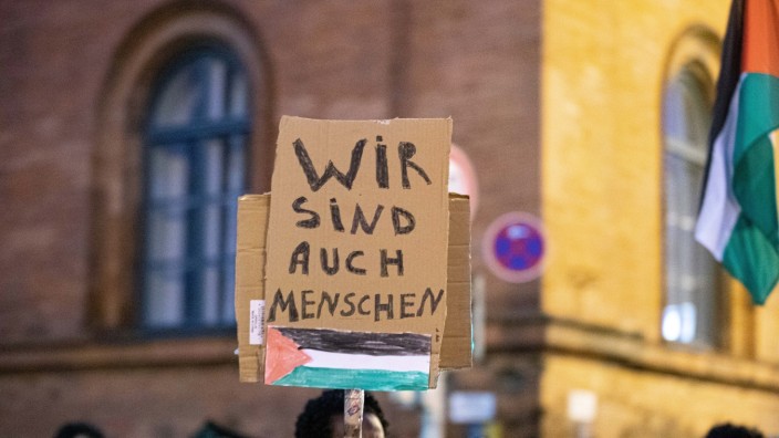 Krieg in Nahost: Auf der Straße auf der Suche nach Verständnis: Eine der propalästinensischen Demonstrationen in München.
