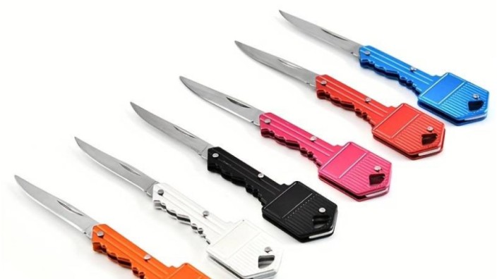 Online-Shopping: Einfach bei Temu nach "Waffen" suchen und bestellen - so kamen britische Verbraucherschützer unter anderem an dieses Messer.