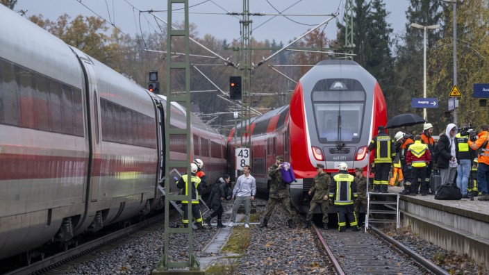 Reichertshausen: Bei einem Zugunfall auf der Strecke zwischen München und Ingolstadt sind am Freitag mehrere Menschen leicht verletzt worden.