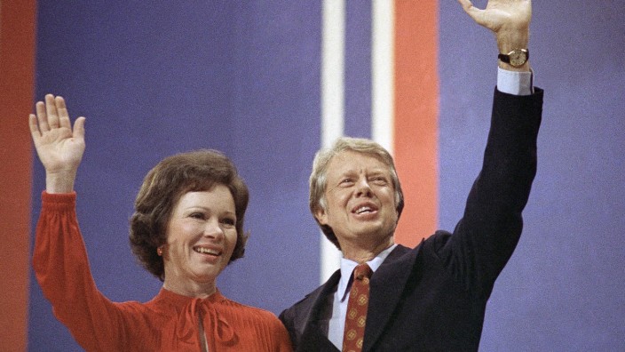 Nachruf auf Rosalynn Carter: Rosalynn und Jimmy Carter beim Nominierungsparteitag der Demokraten im Sommer 1976 im Madison Square Garden in New York