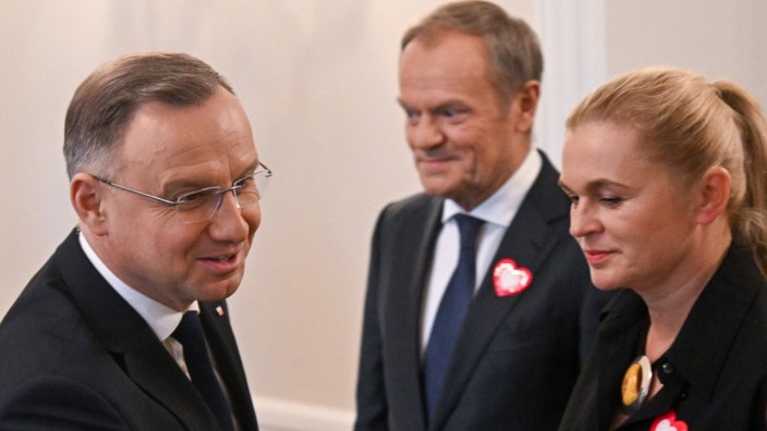 Polen nach der Wahl: Können sich nicht ausstehen: Andrzej Duda und Donald Tusk, hier mit Barbara Nowacka, die mit Tusk eine Regierung bilden würde.