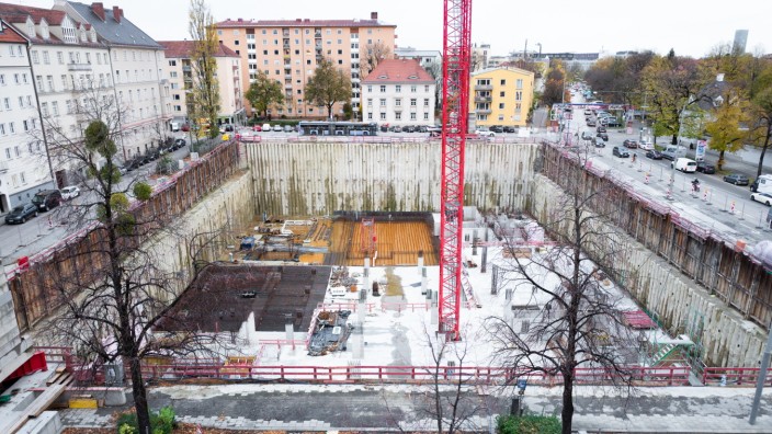 Schwabing: Der Abriss des alten Warenhauses, der Aushub der Baugrube und der Baubeginn der Tiefgarage klappten reibungslos. Doch dann geriet der Bau auf dem früheren Karstadt-Gelände am Nordbad ins Stocken.