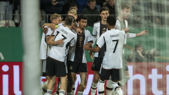 Deutsche U21-Nationalmannschaft: Deutscher Jubel nach dem Tor zum 1:1-Ausgleich durch Eric Martel.