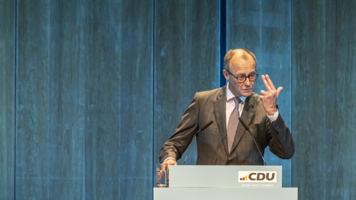 CDU: Merz beim Landesparteitag der CDU Baden-Württemberg in Reutlingen. Nach dem Urteil aus Karlsruhe stellt sich die Frage, ob nun auch der Union Gefahr droht.