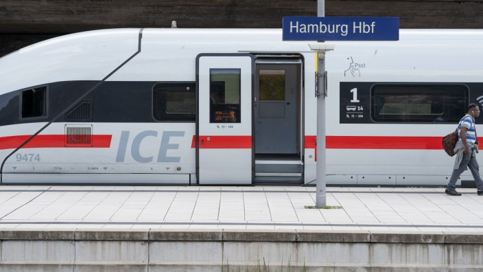 Deutsche Bahn: Ein ICE am Hamburger Hauptbahnhof