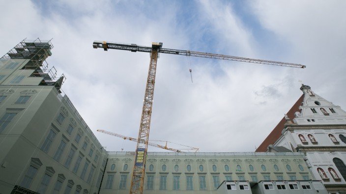 Immobilien: Kein Kran dreht sich mehr: An der Baustelle für die Alte Akademie wurden die Arbeiten eingestellt.