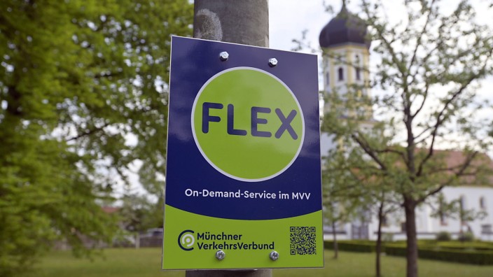 Mobilität: Erfolgsmodell im südöstlichen Landkreis München: Der Flexbus soll von 2026 an auf den gesamten Landkreis München erweitert werden.