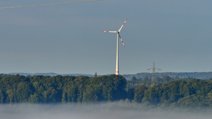 Energiewende: Das Windrad in Hamberg bei Bruck ist das bislang einzige im Landkreis Ebersberg.