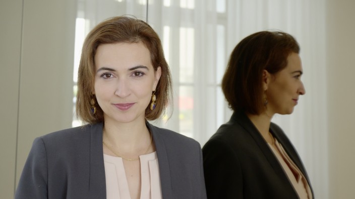 Österreich: Die Grünen-Politikerin Alma Zadić, 39, amtiert seit Jänner 2020 als Bundesministerin für Justiz in Österreich.