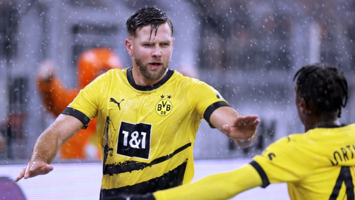 Borussia Dortmund: Zwei Angreifer, ein Umschwung: Nationalspieler Niclas Füllkrug (links) und Jamie Bynoe-Gittens drehten mit je einem Tor und einer Vorlage die Partie gegen Gladbach.