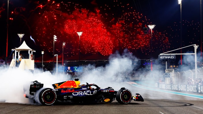 Saisonfinale der Formel 1: Feuerwerk: Max Verstappen gewinnt auch das finale Rennen der Saison.
