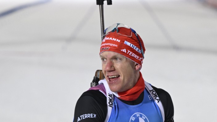 Biathlon: Erster Weltcupsieg: Roman Rees gewinnt das Einzel von Östersund vor seinem Teamkollegen Justus Strelow.