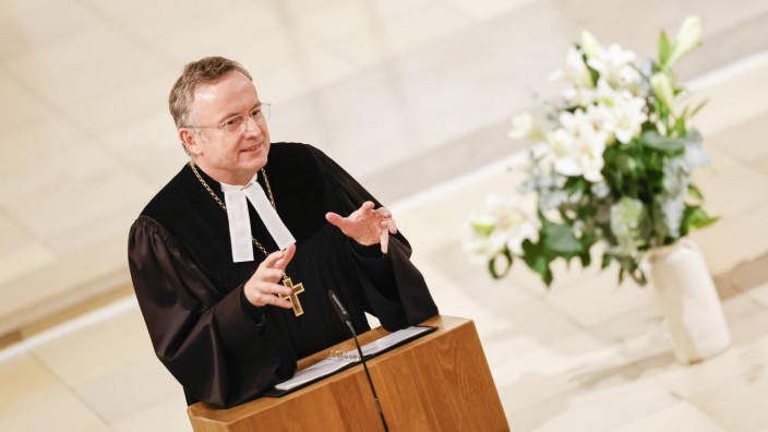 Schließungen möglich: "Die Menschen in Deutschland interessieren sich zunehmend weniger für Religion", sagte Bayerns evangelischer Landesbischof Christian Kopp am Montag.