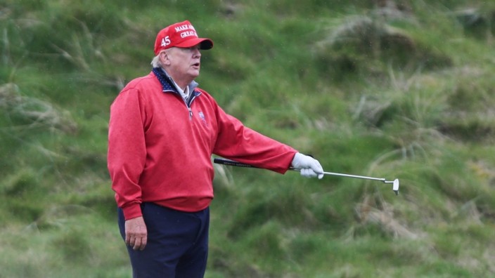 Fusion im Golfsport: Inszenziert sich gern auf dem Golf-Platz und gilt generell als Freund Saudi-Arabiens: Donald Trump.